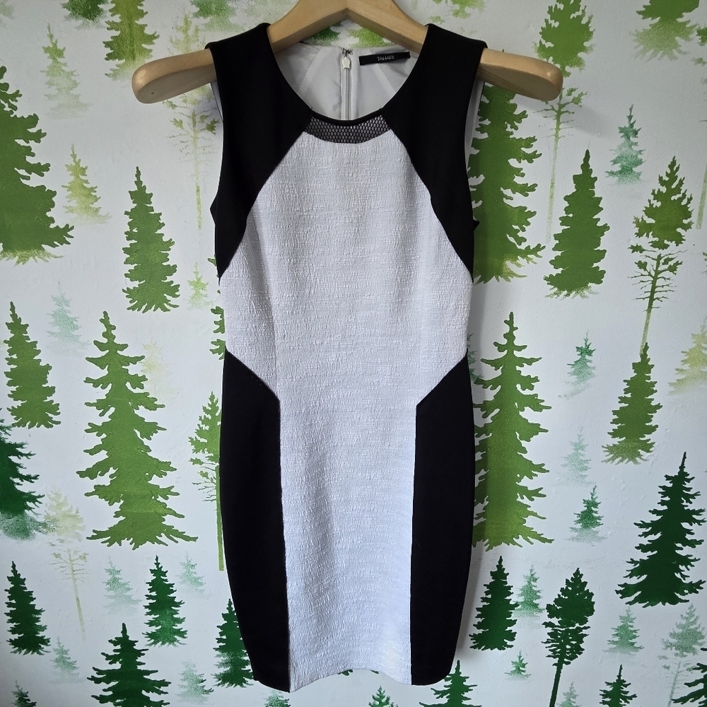 Elegant Black and White Sleeveless Dress